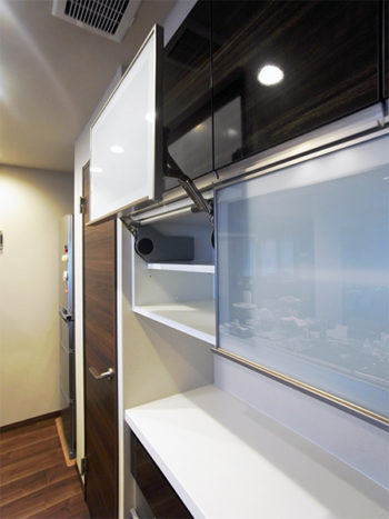 【t035】食器棚リフトアップガラス吊戸棚
