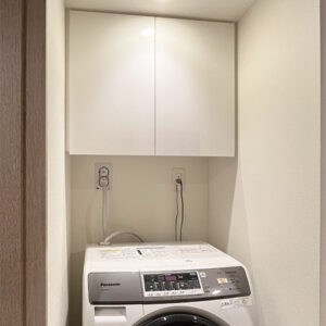 モデルルーム品　ランドリー吊り戸棚　造作家具 大人気】狭いランドリーの収納に便利な洗濯機上吊戸棚！価格や仕様をご