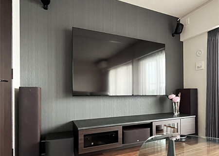 壁掛けテレビをきれいに付けるには？配線も隠せる「ふかし壁・TVパネル」という方法